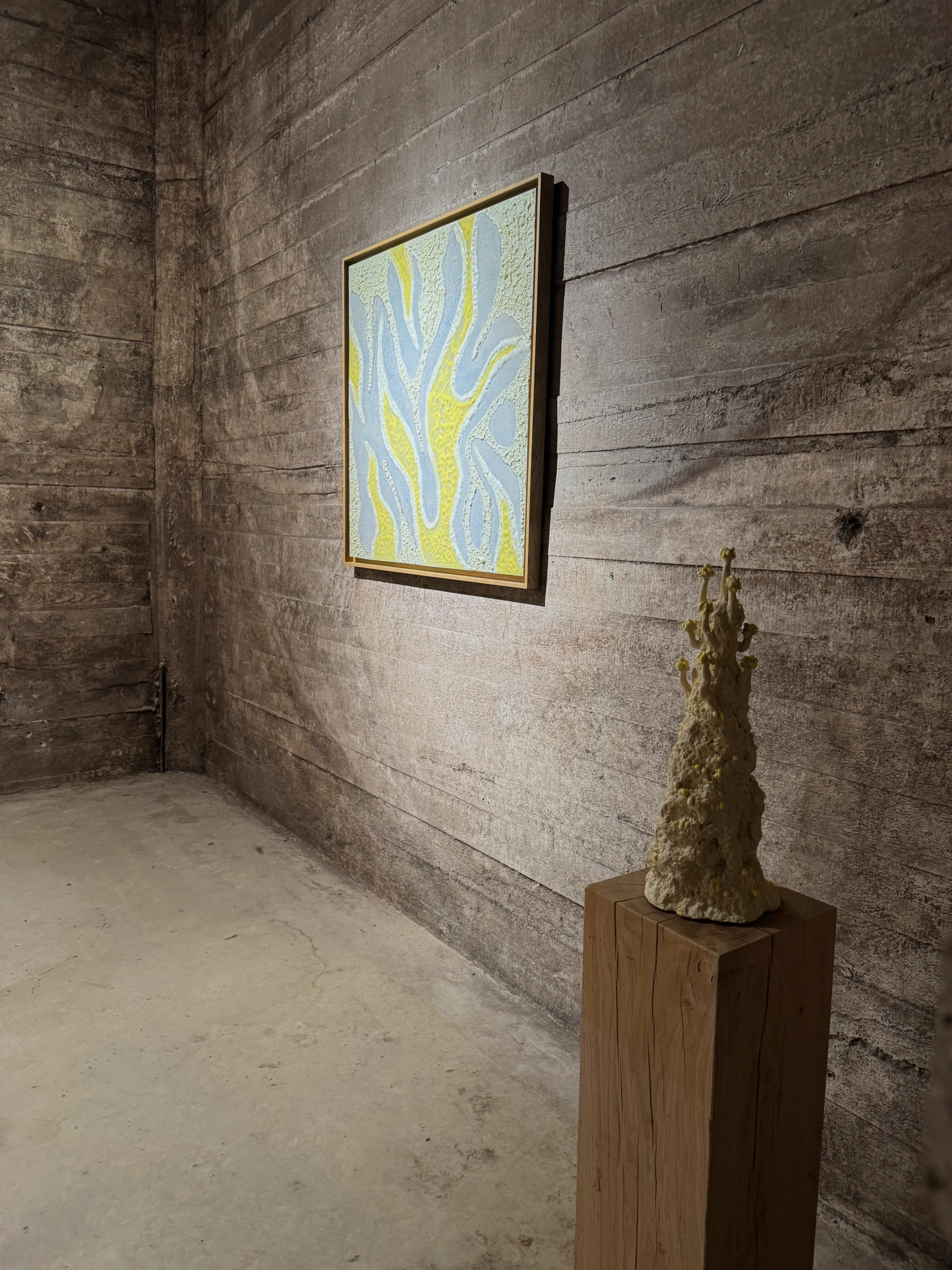 YellowSeas (2025), ceramic wall sculpture by Sjors Driessen combining glazed ceramic elements with American oak in a 93 × 93 cm composition.