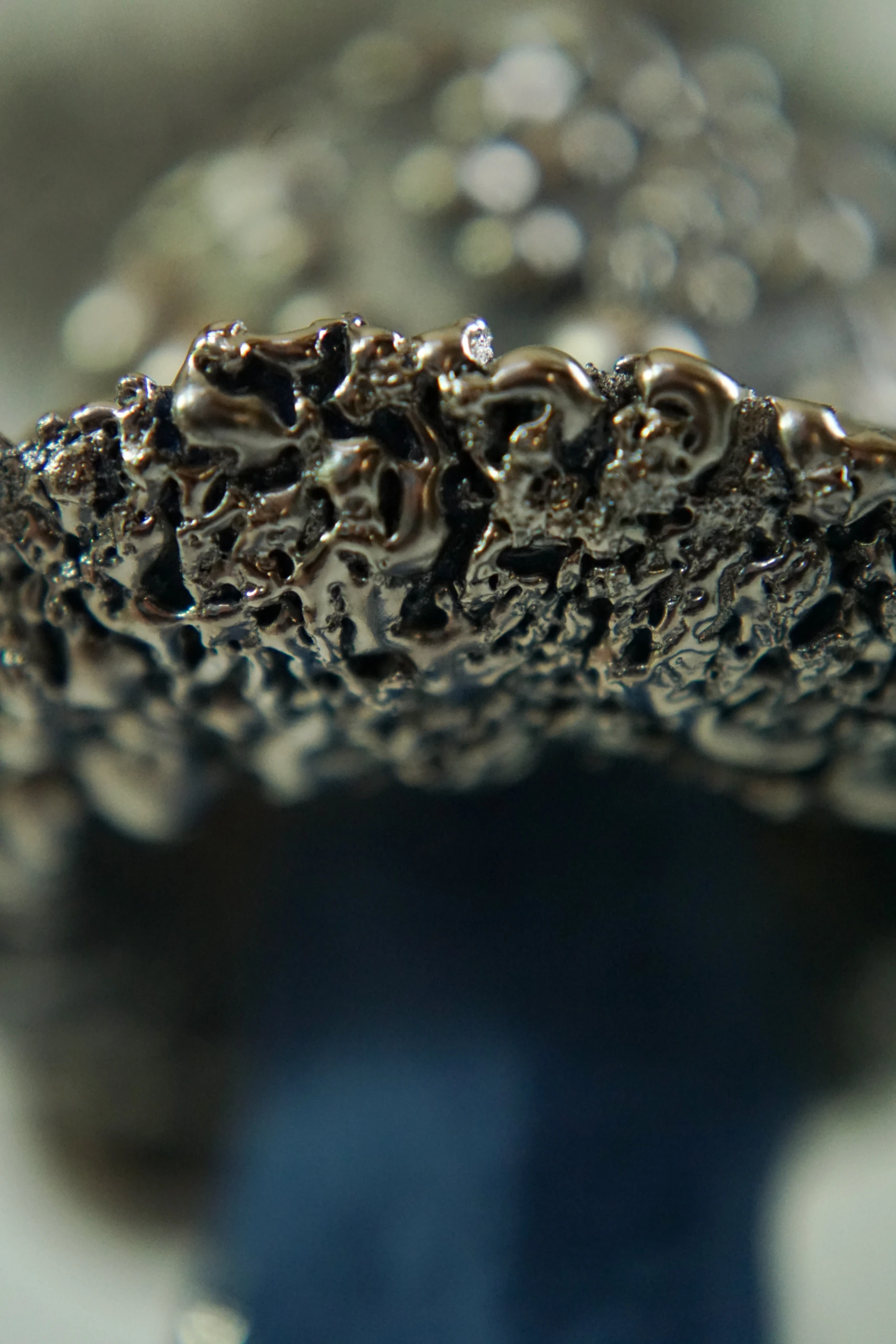 Blue Silver Inkcap (2026), ceramic sculpture by Sjors Driessen with clustered blue mushroom-like forms finished with textured glaze and reflective silver lustre.