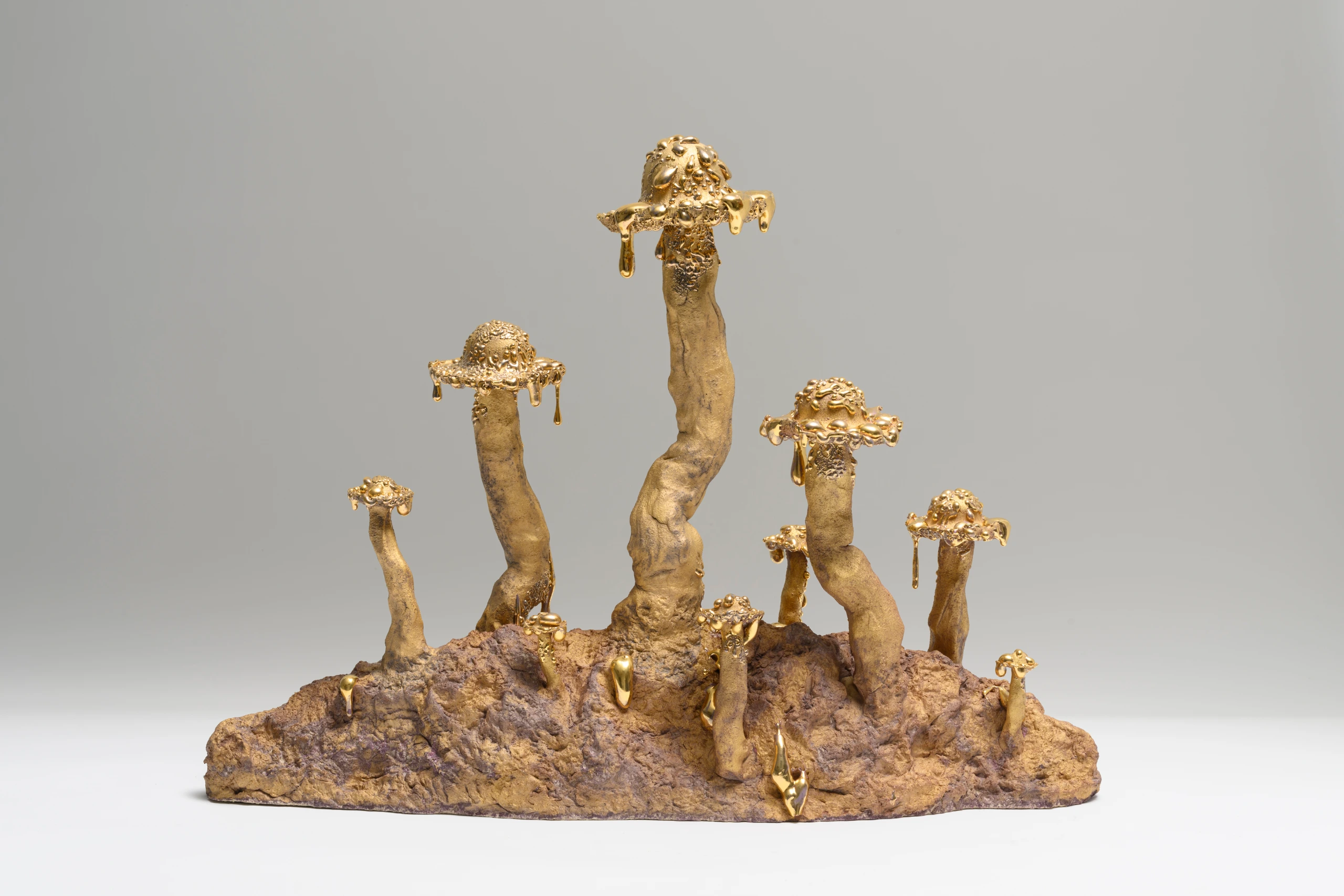 Gold Roundhead (2024), ceramic sculpture by Sjors Driessen with a cluster of organic mushroom forms finished with gold-toned glaze.