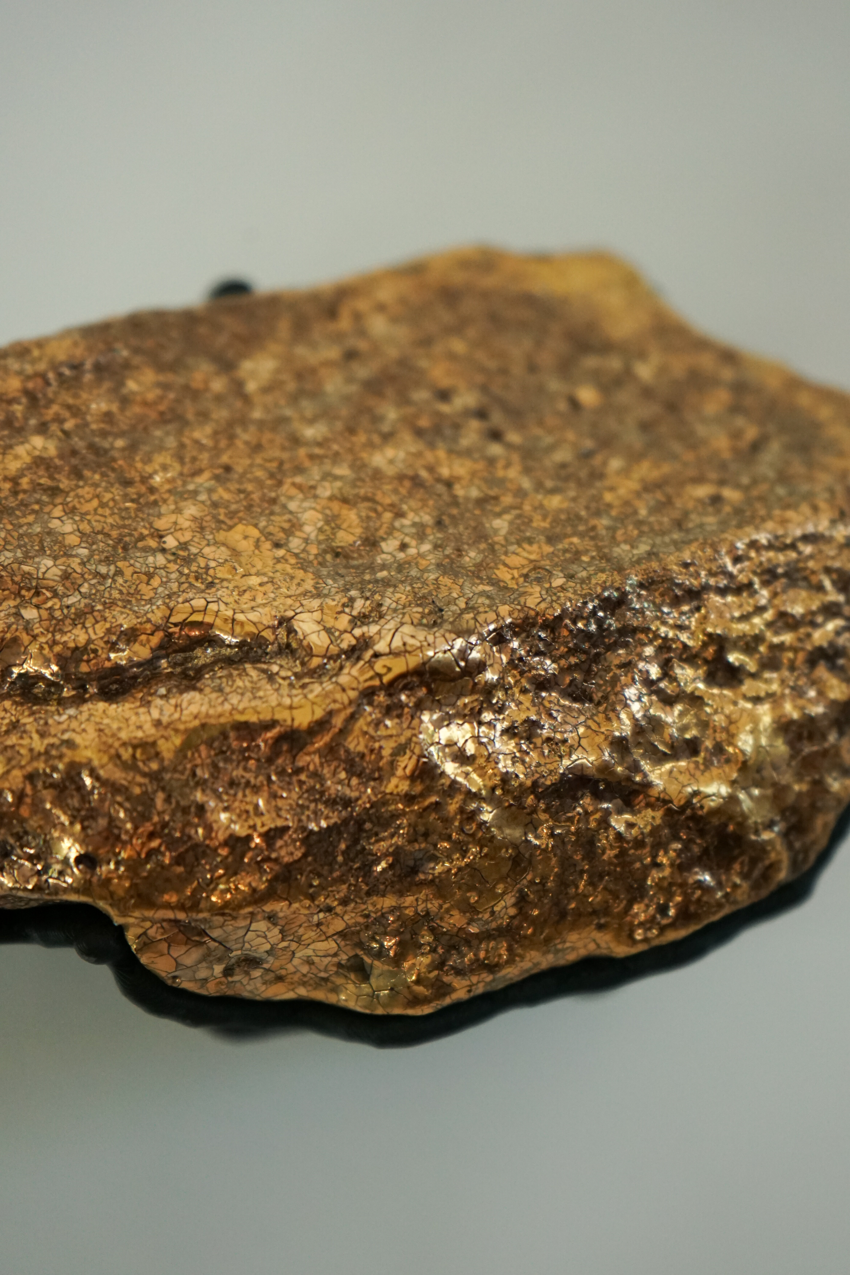 Black Hyphae III (2026), sculpture by Sjors Driessen with three stone forms finished with gold glaze and lustre, supported by matte black branching hyphae-like structures.