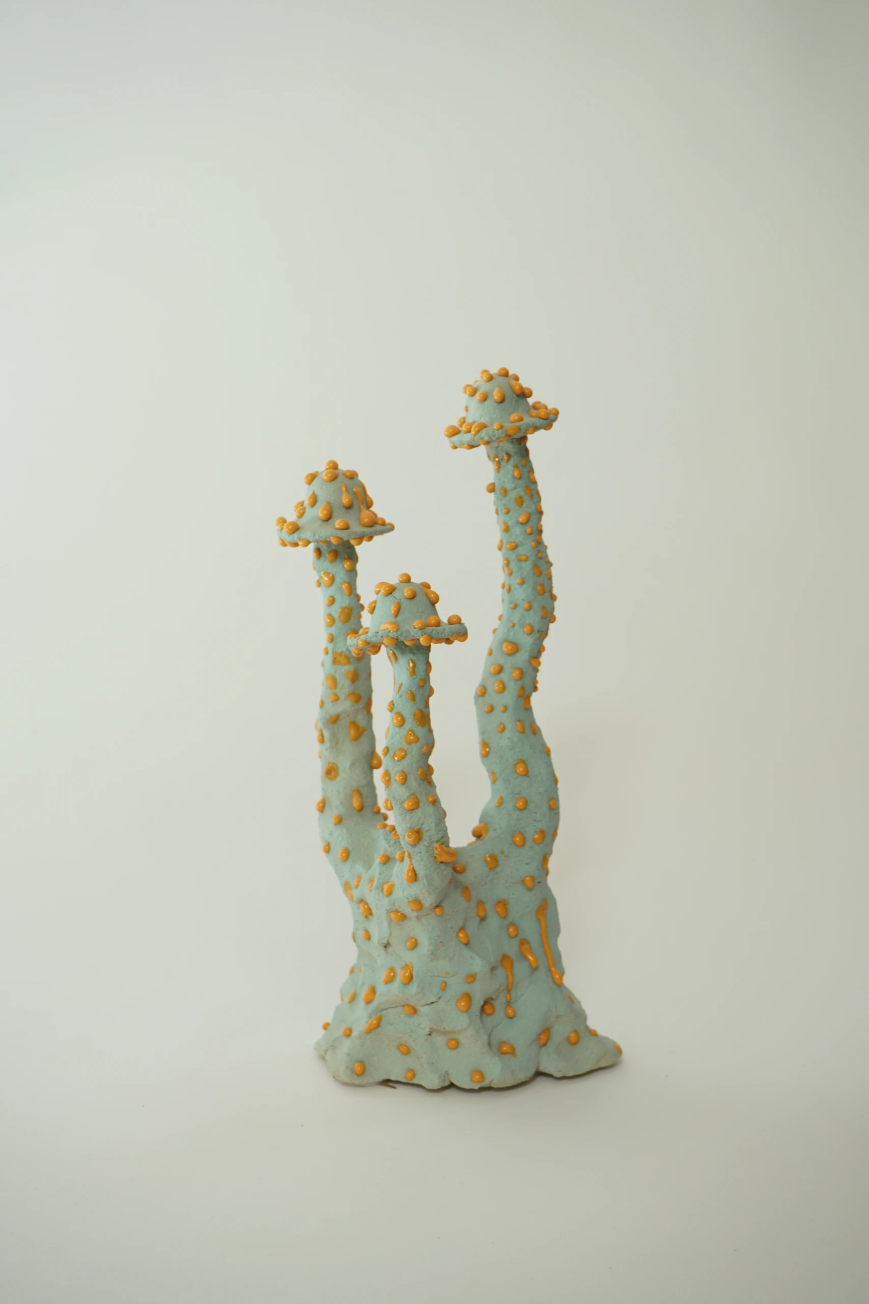 Orange Blue Roundcap (2026), ceramic sculpture by Sjors Driessen with a rounded orange mushroom-like form finished with textured blue glaze.