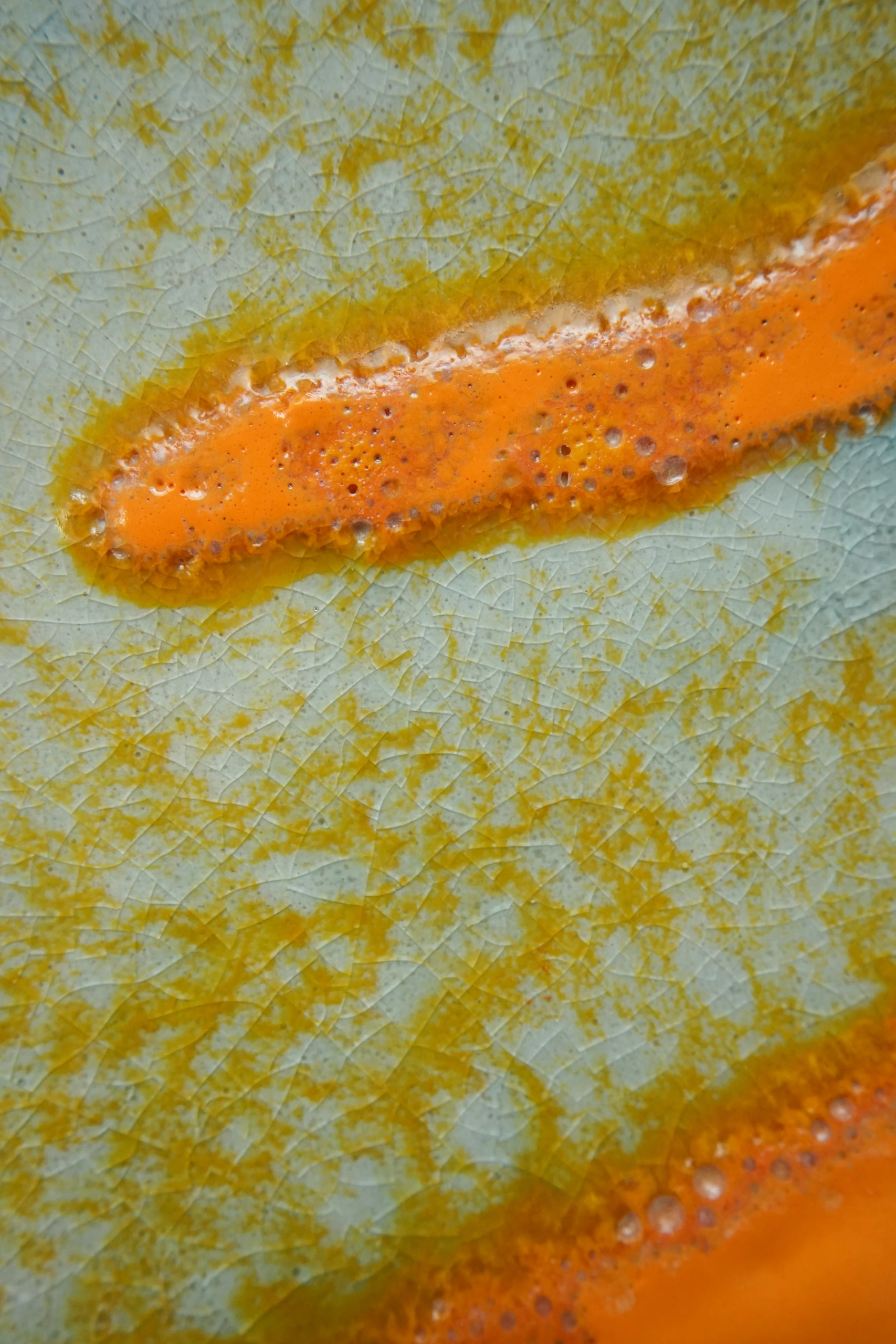 Orange Seas (2025), ceramic wall sculpture by Sjors Driessen combining glazed ceramic elements with American oak in a 93 × 93 cm composition.