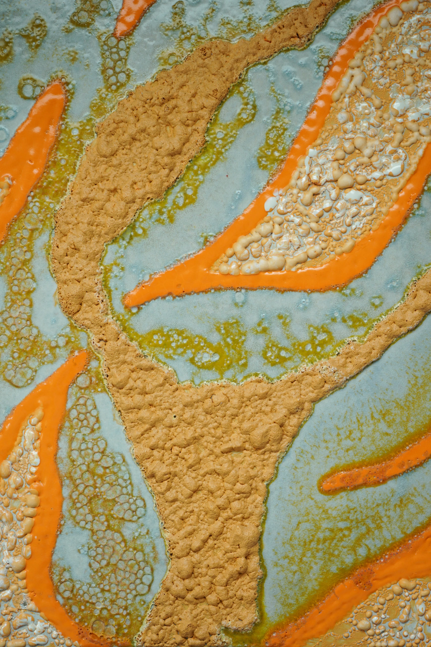 Orange Seas (2025), ceramic wall sculpture by Sjors Driessen combining glazed ceramic elements with American oak in a 93 × 93 cm composition.