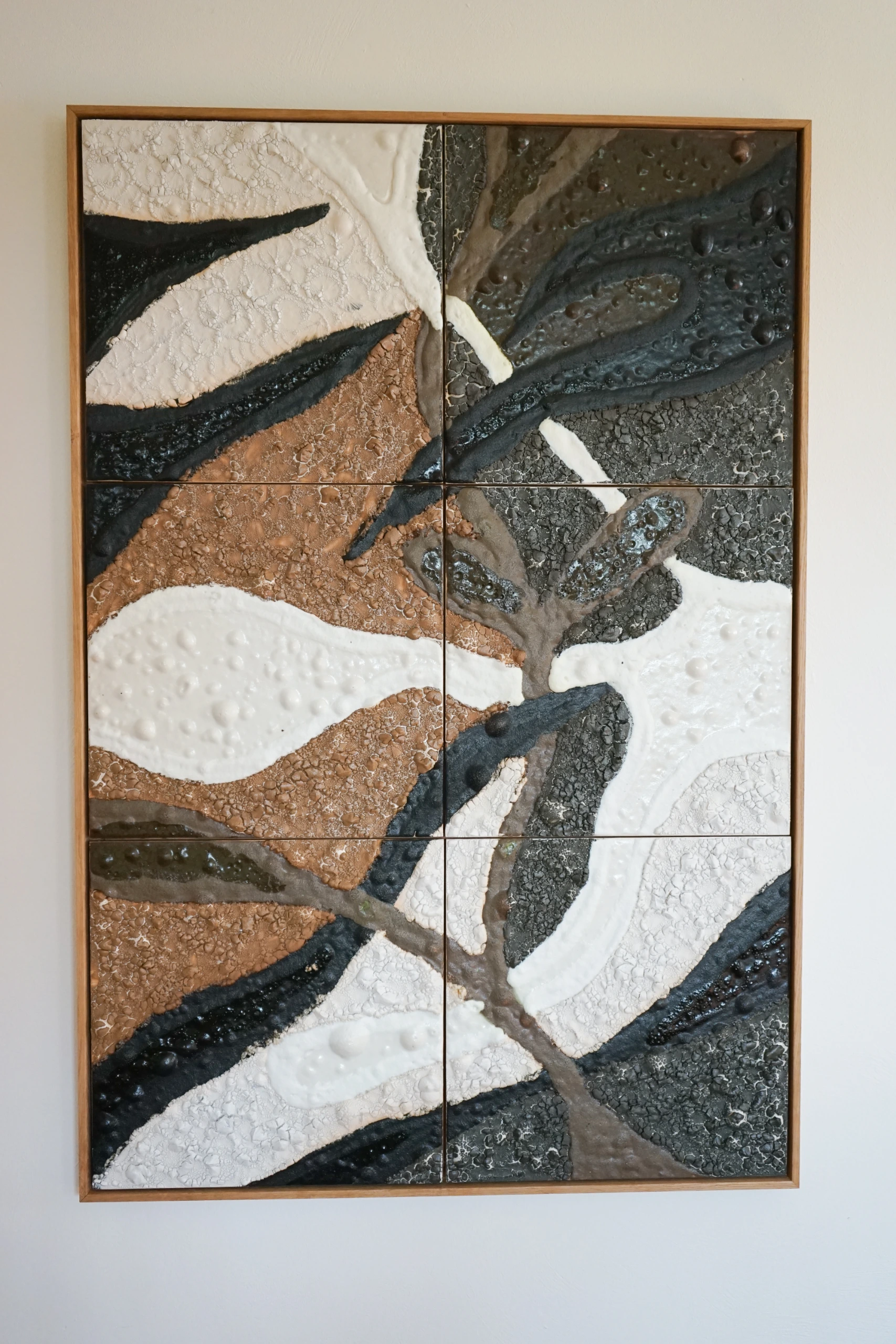 Zubrawi (2024), ceramic wall sculpture by Sjors Driessen combining glazed ceramic elements with American oak in a 90 × 120 cm composition.