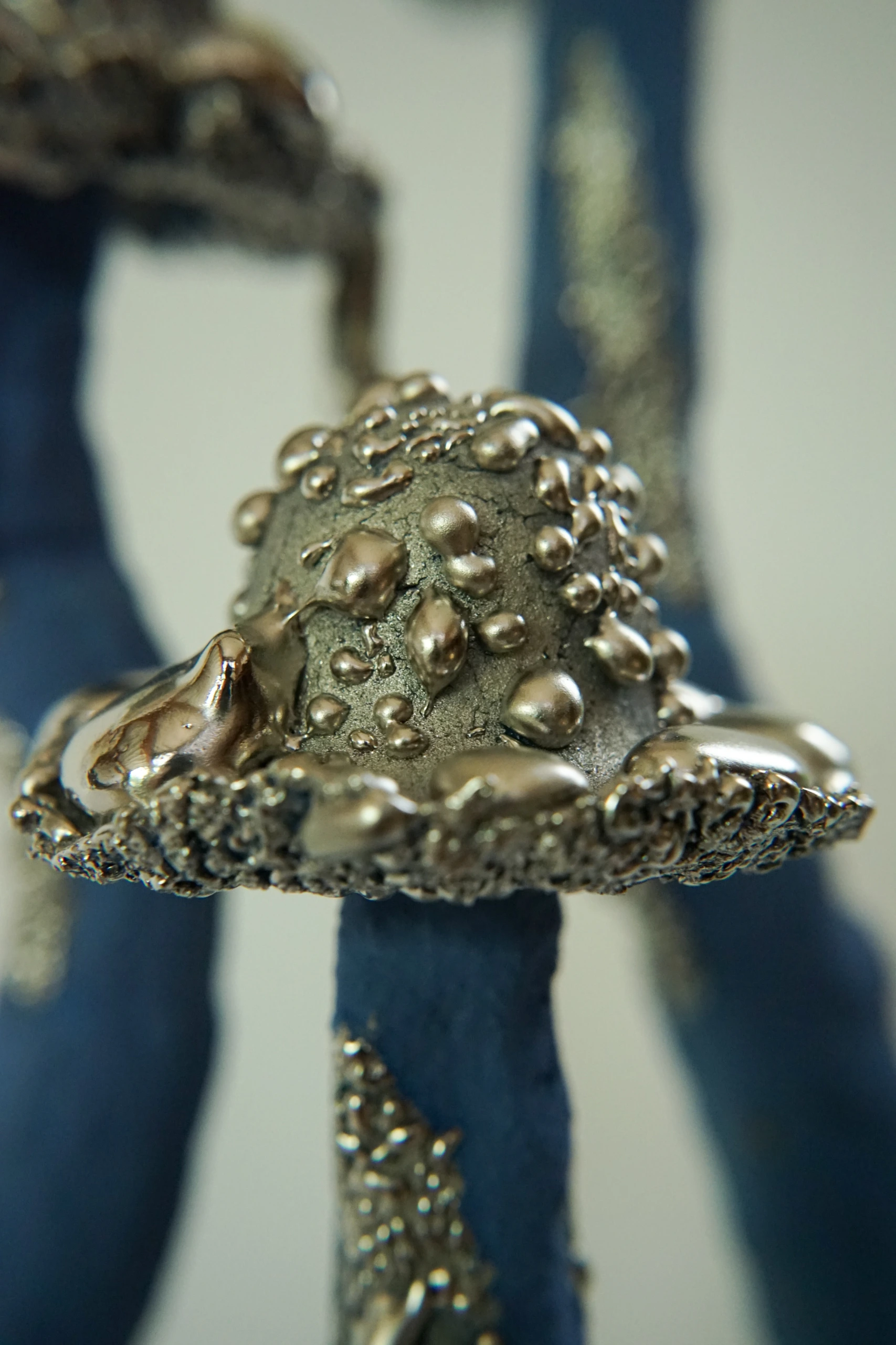 Blue Silver Inkcap (2026), ceramic sculpture by Sjors Driessen with clustered blue mushroom-like forms finished with textured glaze and reflective silver lustre.