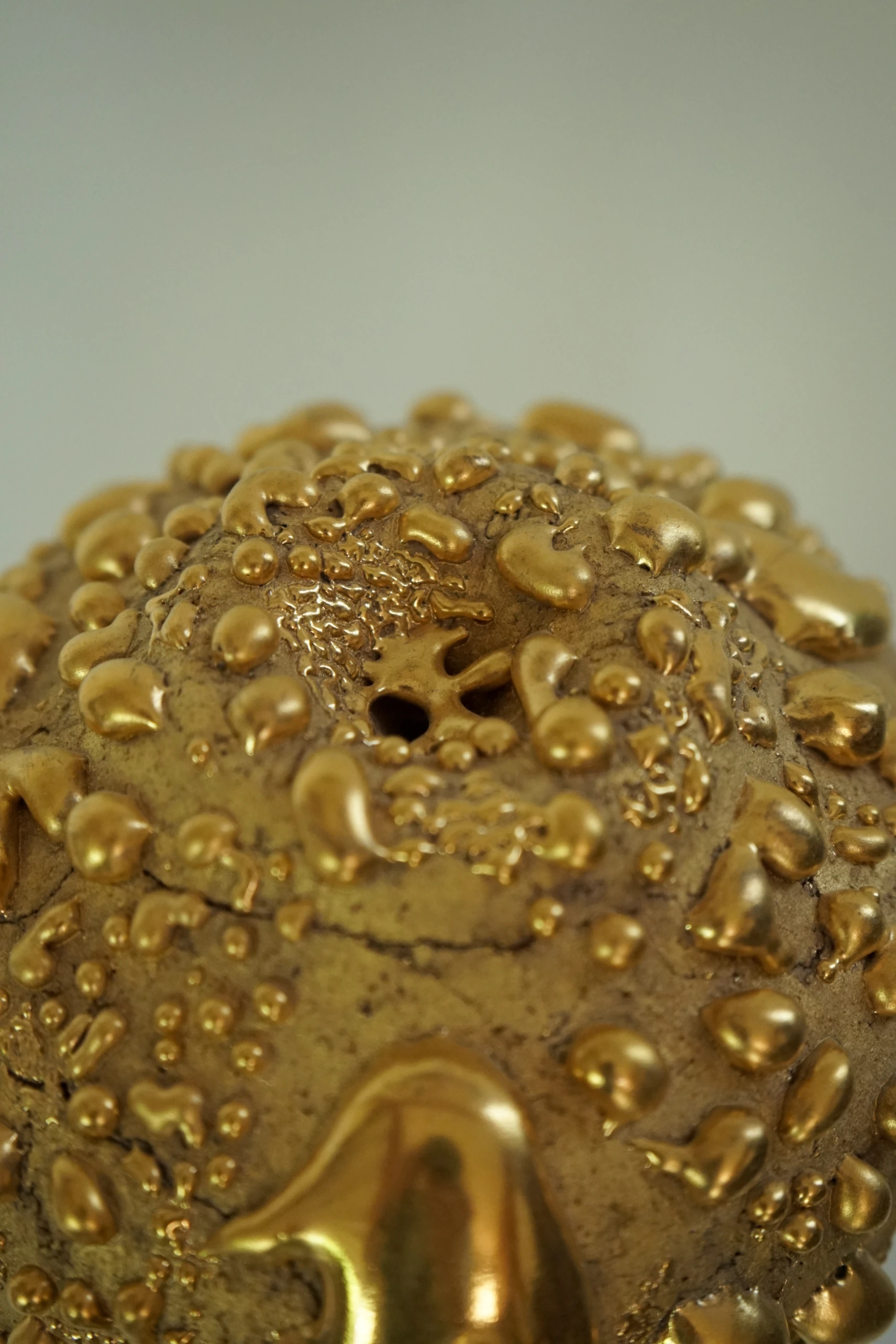 Gold Inkcap (2026), ceramic sculpture by Sjors Driessen with an elongated organic mushroom form covered in textured glaze and reflective gold lustre.