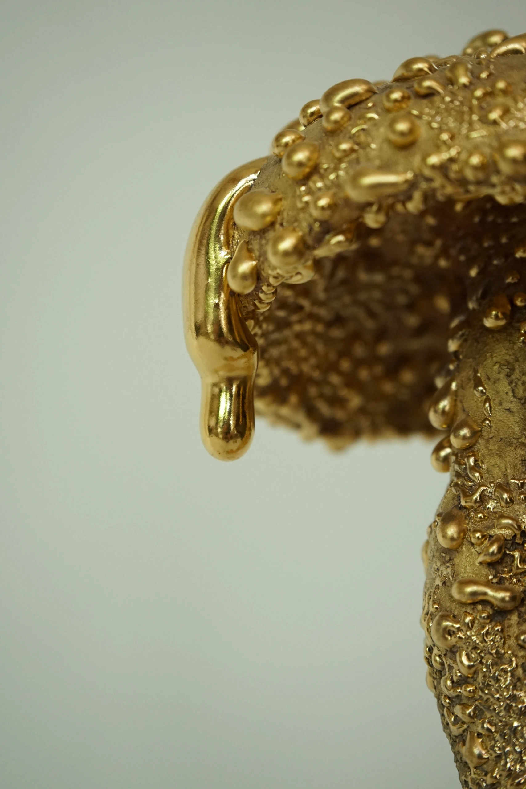 Gold Inkcap (2026), ceramic sculpture by Sjors Driessen with an elongated organic mushroom form covered in textured glaze and reflective gold lustre.