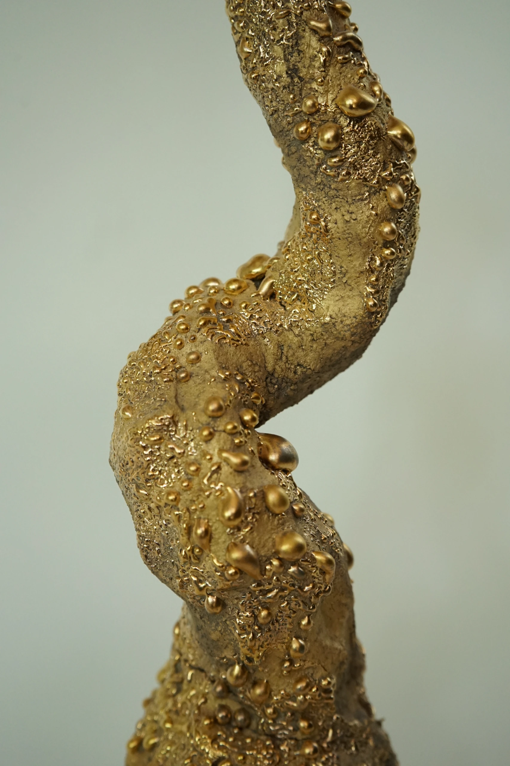 Gold Inkcap (2026), ceramic sculpture by Sjors Driessen with an elongated organic mushroom form covered in textured glaze and reflective gold lustre.