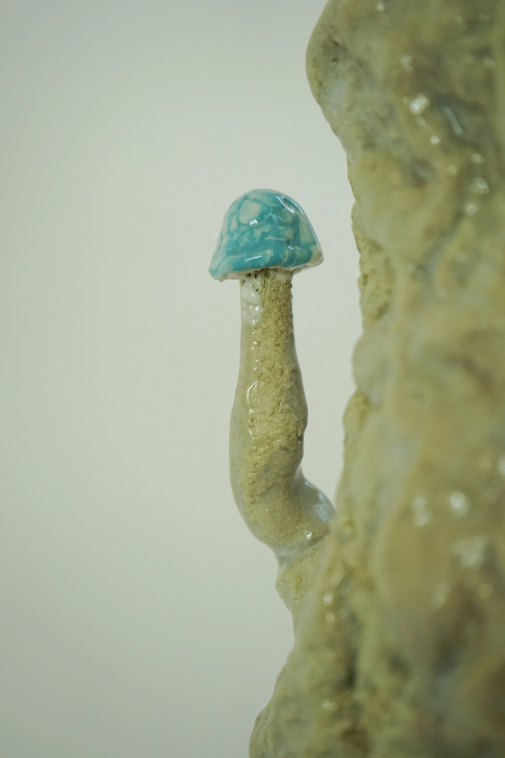 Blue White Roundcap (2026), ceramic sculpture by Sjors Driessen with a rounded blue mushroom-like form finished with textured white glaze.