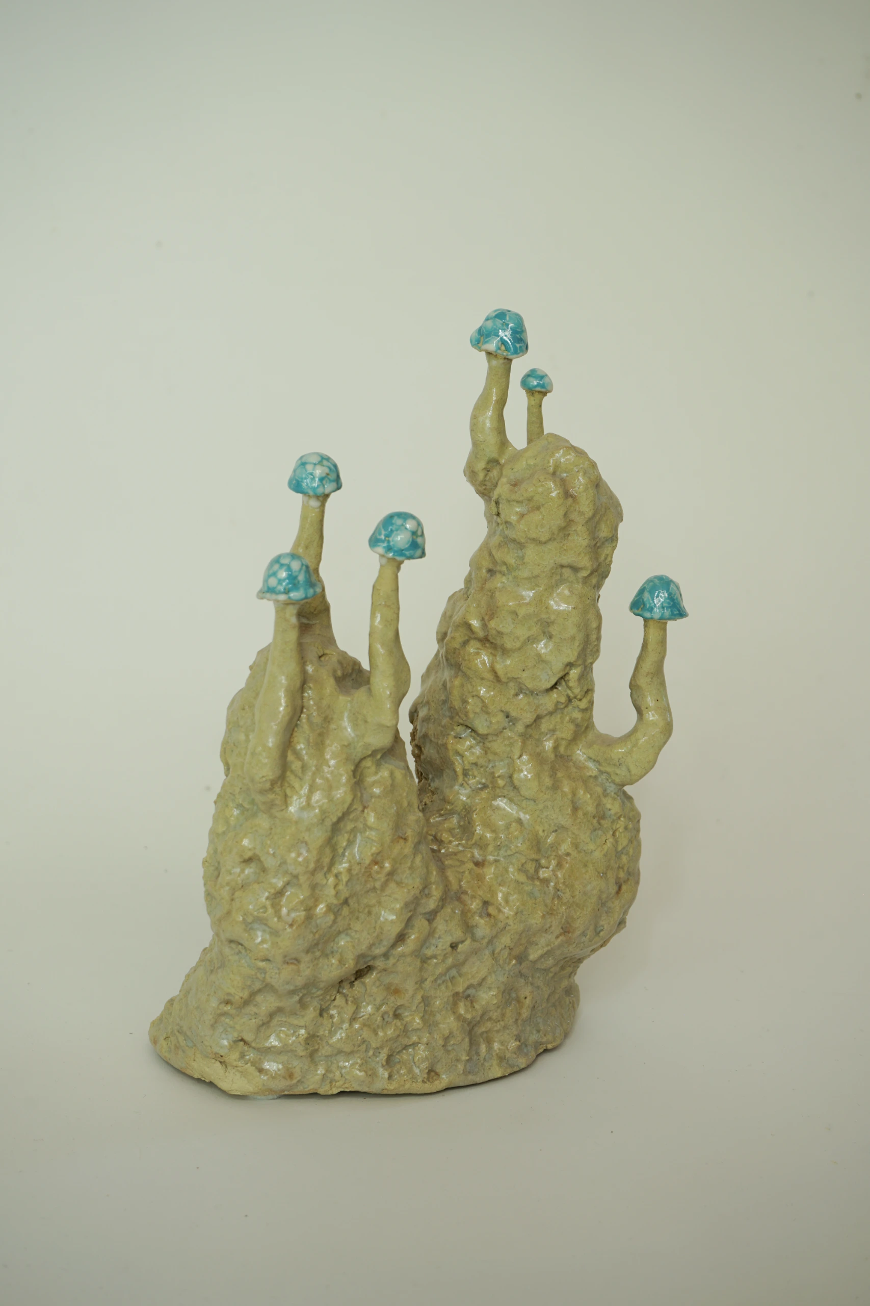 Blue White Roundcap (2026), ceramic sculpture by Sjors Driessen with a rounded blue mushroom-like form finished with textured white glaze.